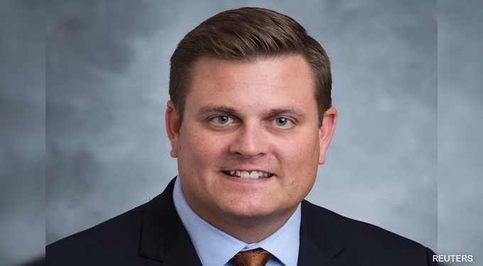 Brian Thompson, CEO de UnitedHealthcare, fallece tras ser tiroteado en Nueva York