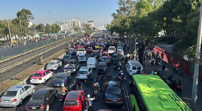 Protestas de transportistas paralizan autopistas México-Pachuca y México-Querétaro
