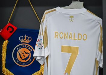 Camiseta de Ronaldo y mechón de Maradona serán subastados en París