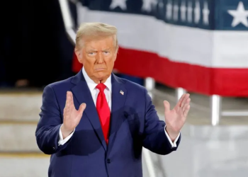 Trump Demanda a The Des Moines Register por “Injerencia Electoral”