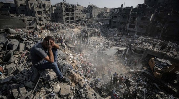 Bombardeo israelí en Gaza deja 4 muertos, entre ellos un periodista y 3 paramédicos