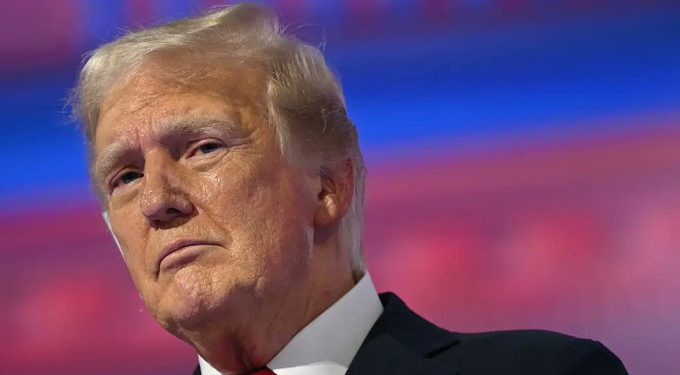 Donald Trump critica tarifas del Canal de Panamá y amenaza con exigir su devolución
