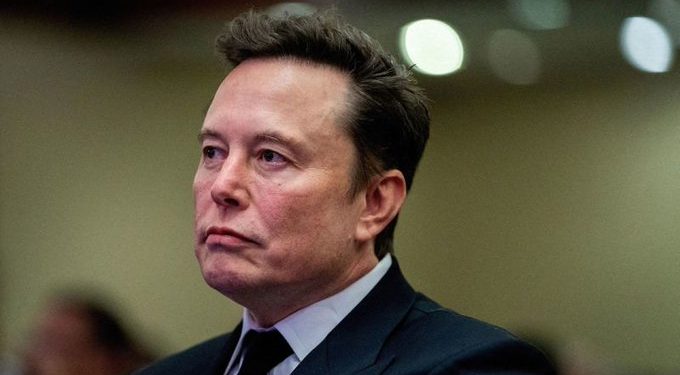 Elon Musk supera los 400,000 millones de dólares en patrimonio