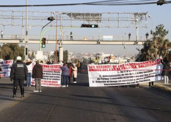 Policías Despejan Bloqueo en Carretera México-Laredo; Vecinos Rechazan Albergue para Migrantes