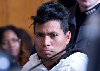 Migrante guatemalteco enfrenta cargos por asesinato tras quemar viva a una mujer en el metro de Nueva York