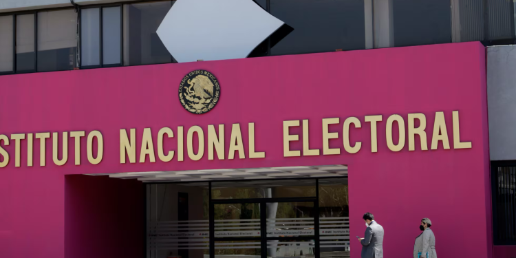 Juez rechaza revocar suspensión definitiva a reforma judicial solicitada por el INE