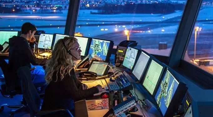 Controladores de tránsito aéreo denuncian precariedad laboral y riesgos asociados