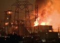 Incendio en Moss Landing obliga a evacuaciones por riesgo químico.