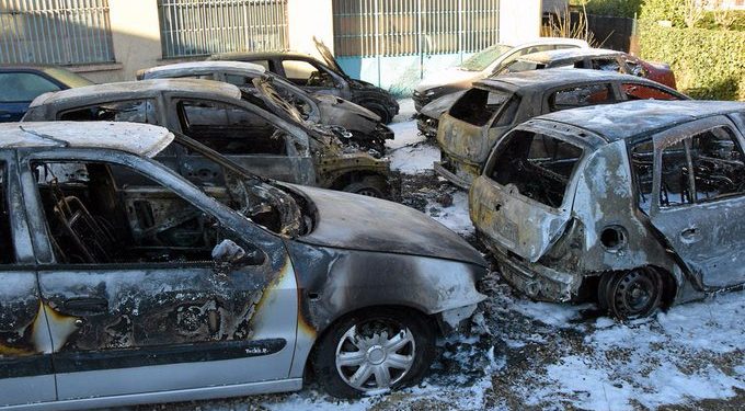 Durante las celebraciones de Año Nuevo en Francia se reportaron 420 arrestos y 984 vehículos incendiados