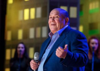 Fallece Leo Dan, ícono de la música romántica, a los 82 años
