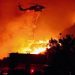 Incendios en Los Ángeles: los vientos de Santa Ana complican el control del fuego