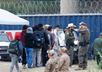 Trump inicia redadas migratorias con 538 detenidos y refuerzo en la frontera.