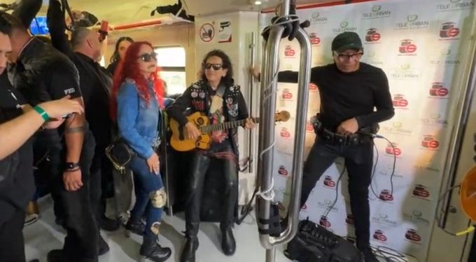 El Tri sorprende con un concierto en el Tren Suburbano rumbo a su aniversario 55