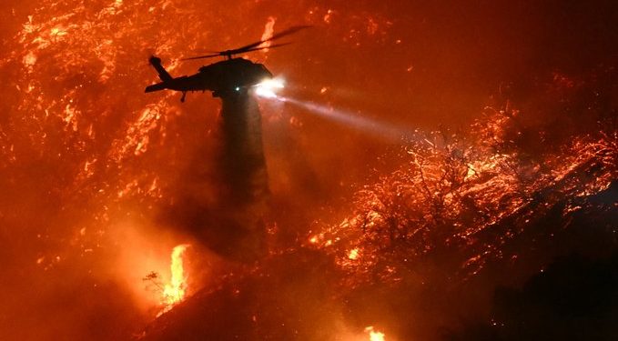 Incendios forestales en California desatan evacuaciones masivas en Los Ángeles