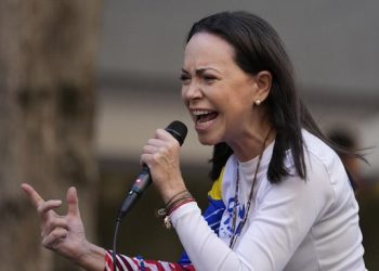 La líder opositora venezolana María Corina Machado fue detenida después de una protesta en Caracas