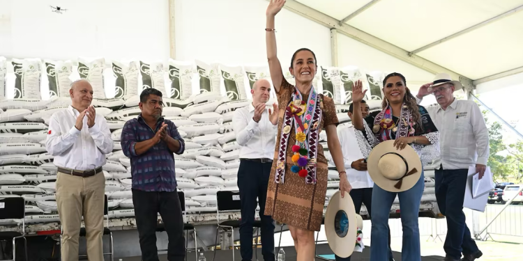 Sheinbaum resalta fertilizante de Pemex y llama a participación en histórica elección judicial