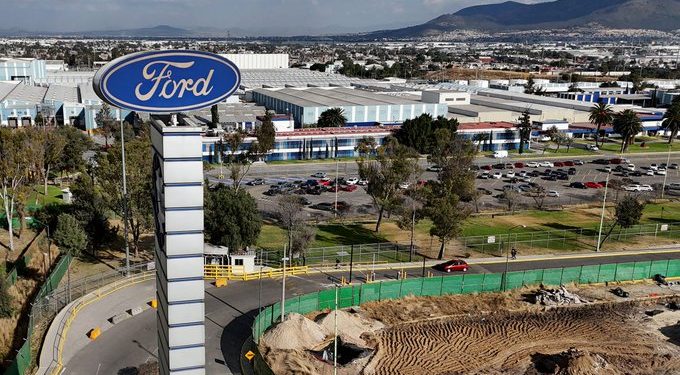 Ford advierte sobre impacto de aranceles a México y Canadá