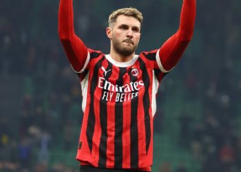 Santiago Giménez debuta como goleador en la Serie A con el Milan