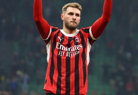 Santiago Giménez debuta como goleador en la Serie A con el Milan