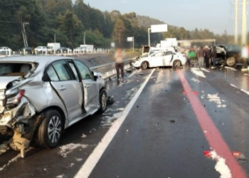 Choque múltiple en la México-Toluca por lluvia y granizo; vialidad cerrada