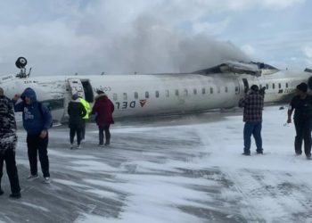 Avión de Delta sufre accidente en Toronto; no hay víctimas mortales