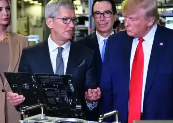 Trump dice que Apple cerró fábricas en México y trasladará producción a EE.UU.