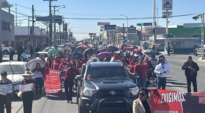Maestros de varios estados protestan contra reforma al ISSSTE con paro nacional