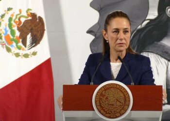 Claudia Sheinbaum destaca asamblea en el Zócalo, aranceles con EE.UU. y educación en su mañanera