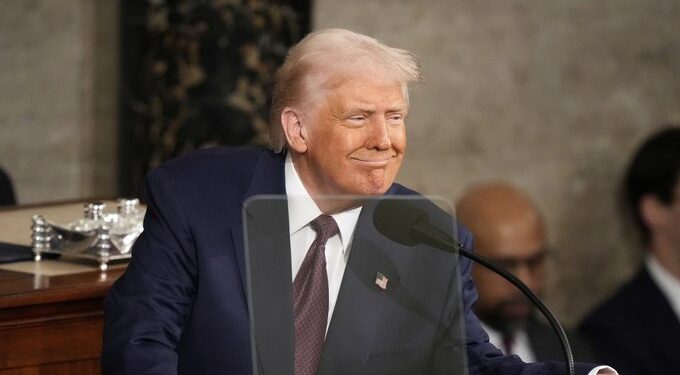 EE.UU. retrasa hasta abril los aranceles al sector automotriz en México y Canadá.