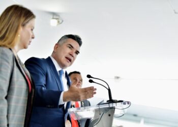 Alejandro Moreno urge a Sheinbaum a presentar un plan sólido ante los aranceles de EE.UU.