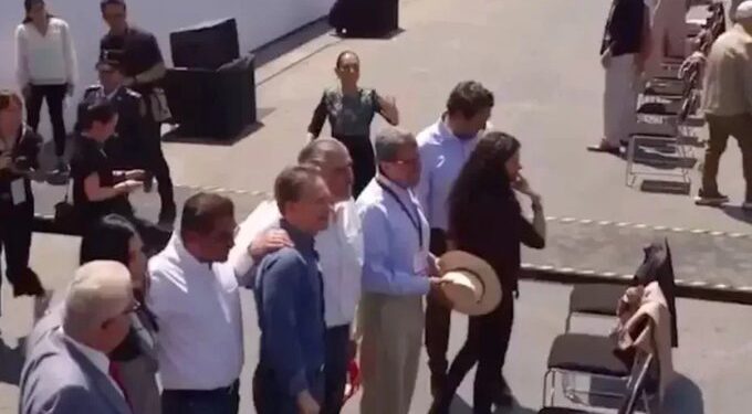 Claudia Sheinbaum minimiza distracción de líderes de Morena en el Zócalo