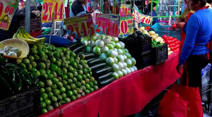 Inflación en México baja a 3.67% en marzo y sorprende al mercado