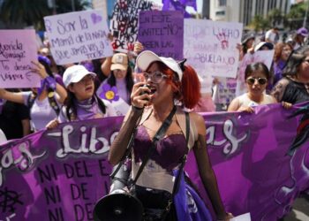 Miles de mujeres marchan en México en el 8M para exigir justicia e igualdad