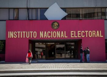 Funcionarios y legisladores impugnan veda del INE sobre promoción de elección judicial