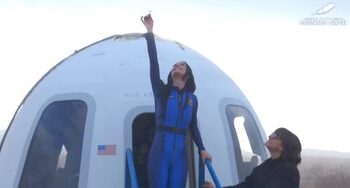 Katy Perry regresa del espacio y rinde homenaje a su hija Daisy