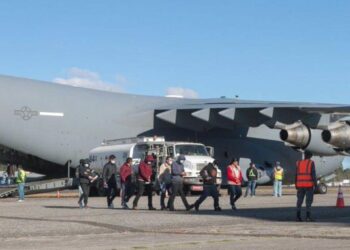 EE.UU. transfiere a 13 mexicanos condenados por narcotráfico para cumplir sus penas en México