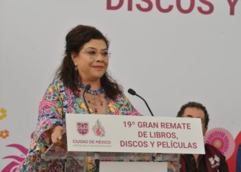 Arranca Gran Remate de Libros en CDMX; habrá lectódromo en el Zócalo el 23 de abril