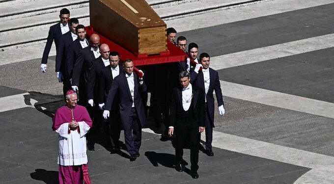 Roma y el mundo despiden al papa Francisco en un emotivo funeral y un sencillo entierro