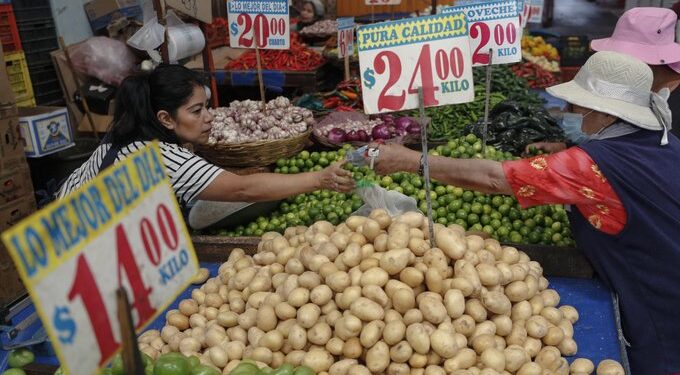 Inflación en México sube a 3.80% en marzo impulsada por alza en alimentos y transporte