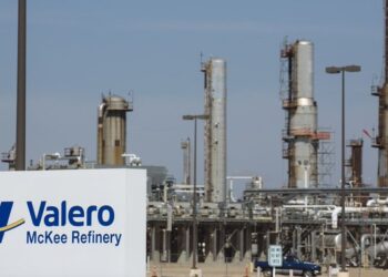 SAT frena importaciones de Valero México; empresa asegura cumplimiento legal