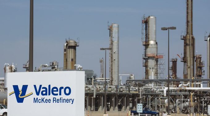 SAT frena importaciones de Valero México; empresa asegura cumplimiento legal