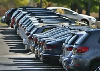 Caen exportaciones de autos en México por aranceles, pese a mayor producción