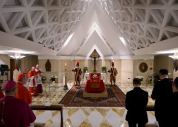 Imágenes del féretro del Papa Francisco; funeral será el 26 de abril