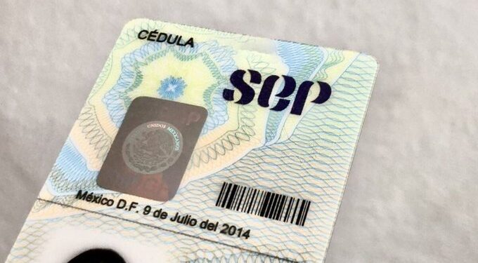PRI propone eliminar cobros de titulación y cédula profesional a egresados con promedio de 8.5