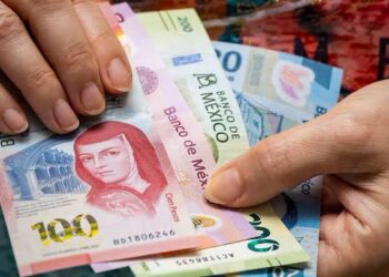 Economía mexicana se debilita en abril; manufactura y servicios sin crecimiento