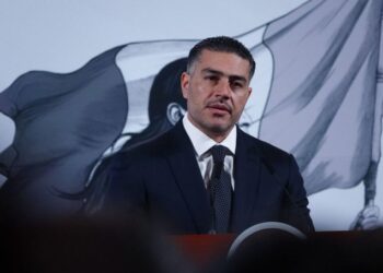 Se entregan en EU la madre de Ovidio Guzmán y 16 familiares más tras acuerdo