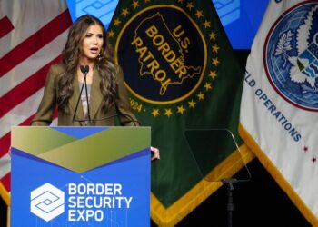 Estados Unidos ofrece 1,000 dólares a migrantes que decidan regresar voluntariamente a su país