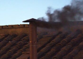 Humo negro en el cónclave 2025: sin Papa tras primera votación en el Vaticano