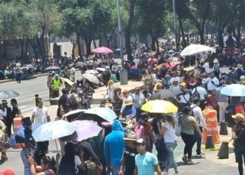 CNTE protesta en embajadas de Polanco y pide presión al gobierno mexicano