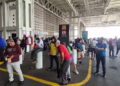 CNTE bloquea accesos al AICM para exigir aumento salarial y reforma a pensiones